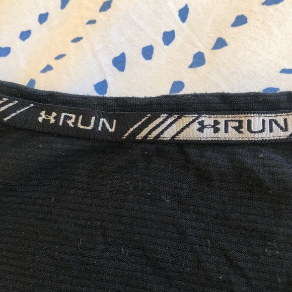 Under Armour Run black short sleeved shirt - Picture 2 of 3